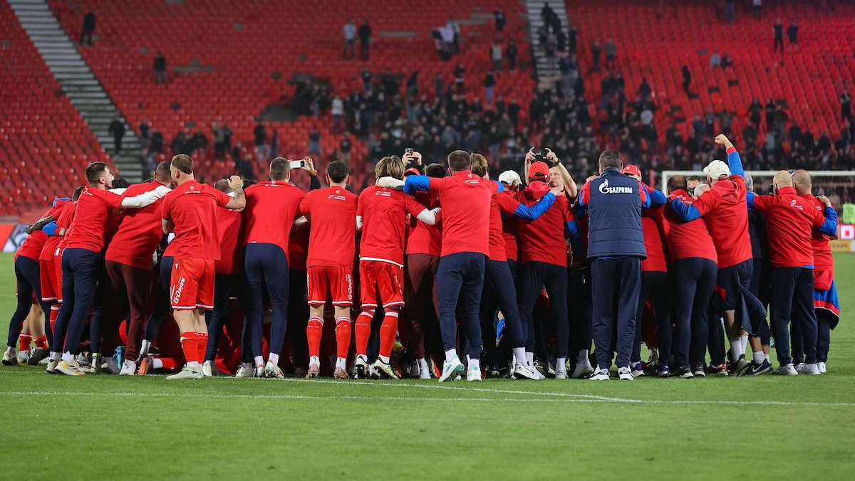 Slavlje u svlačionici Zvezde: Snimak posle osvojene titule zapalio navijače (VIDEO)