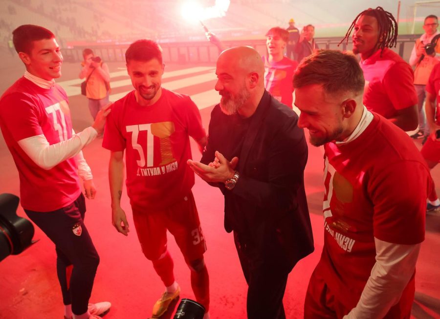 Na koga je Dejan Stanković mislio kada je rekao da neki treba da se zapitaju šta rade u dresu Zvezde?