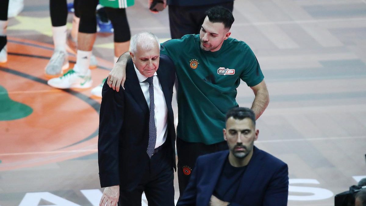 Ovacije, baklje i pesma: Pogledajte kako je Obradović dočekan u OAKA areni (VIDEO)