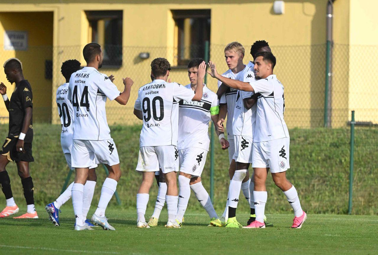Crno-bela goleada za kraj priprema: Het-trik Zubairua za ubedljivu pobedu Partizana