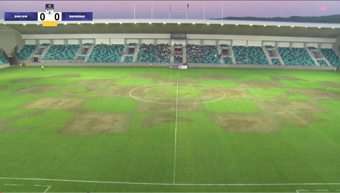 Šta će nama novi stadioni? Pogledajte na šta liči trava Kraljevice u Zaječaru? (VIDEO)
