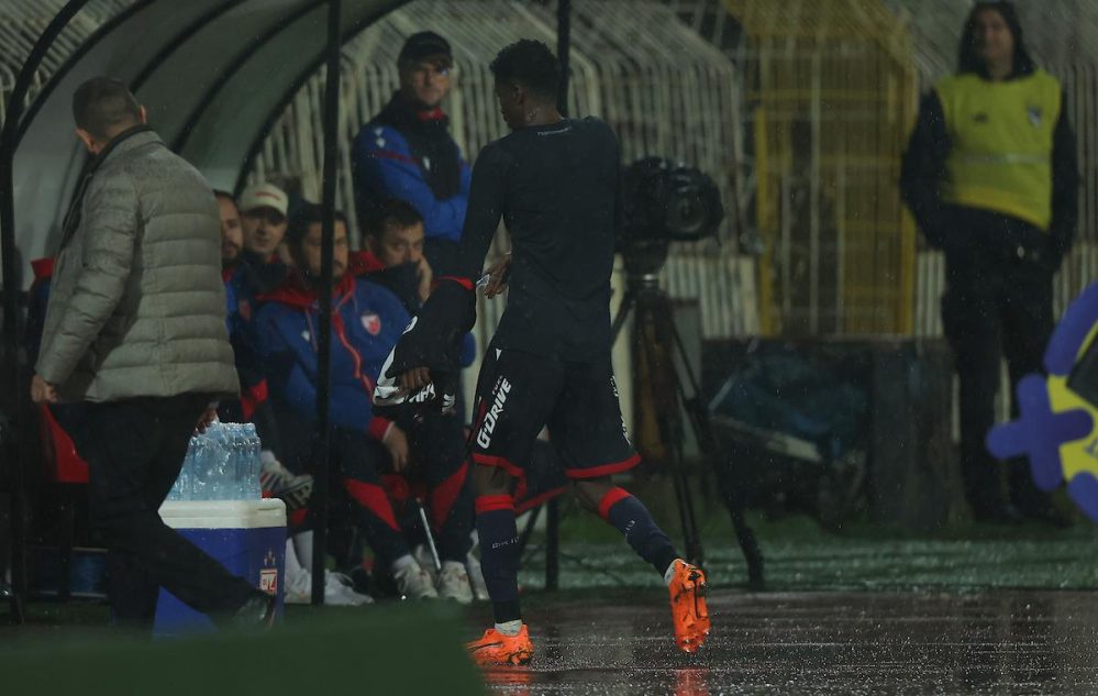 Posle Zvezde sve dublji ambis: Evo gde je potpisao Olajinka (FOTO)
